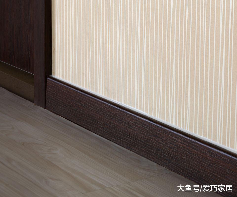 越来越多人家里不装这种踢脚线了，如今都用它代替，美观又实用