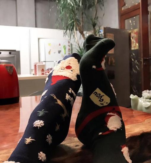 宁静晒出自己家居照，这么快过上老年人生活了，在家喜欢喝茶焚香