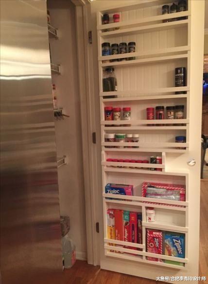 小户型不用打太多柜子，木工想了个好法子收纳，方便耐用又省地方