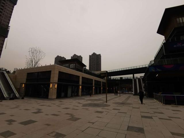 卢刚：精彩汇接房了，这边的商铺可以去考察一下