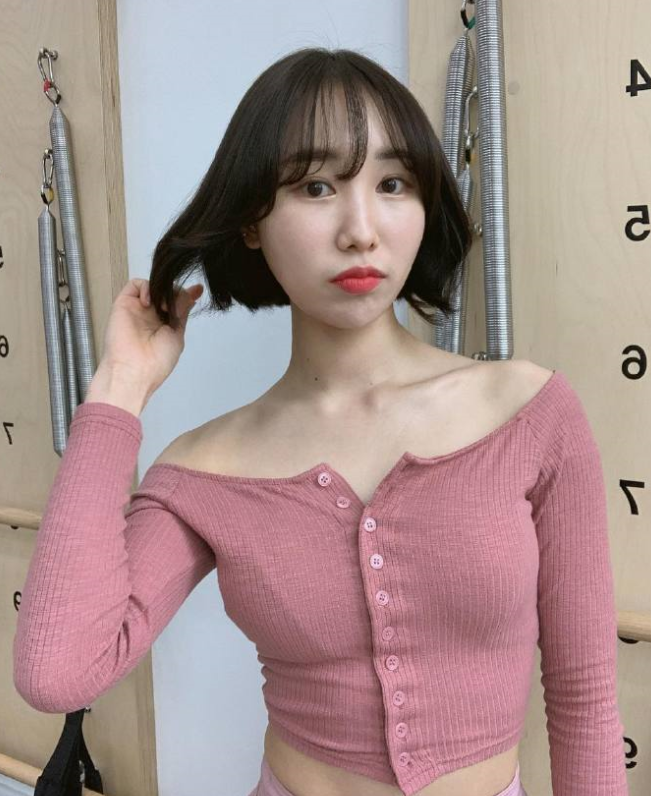 短发瑜伽小姐姐，锁骨能养鱼吗？