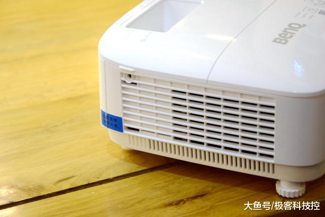 摆脱传统线体束缚，明基E580无线投射定义新商务投影