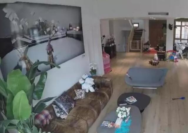 霍思燕住的豪宅有多大？卧室有点太空旷了，几十平米就放一张床