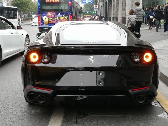 杭城首辆812，车主停特斯拉店门口，保安忍不住了