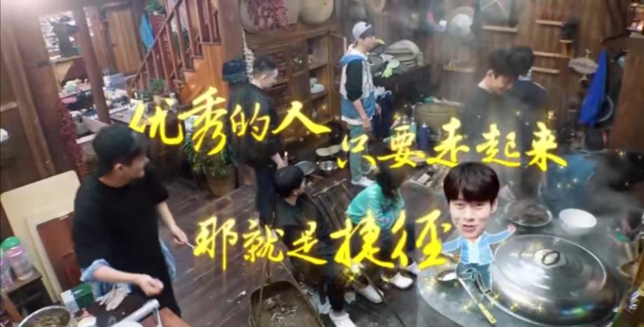 第一次见面的谭松韵与张子枫，网友：有种相识多年的感觉！