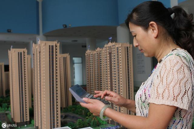 房子都卖不掉，为什么开发商也不肯降价？