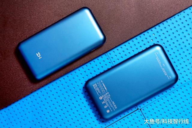 ZMI 10号移动电源Pro不仅支持手机、笔记本充电，还可实现USB扩展