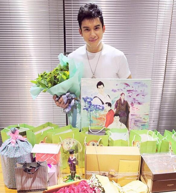 晒晒韩东君住的豪宅，餐桌上食物超丰富，除了明星身份还是赛车手