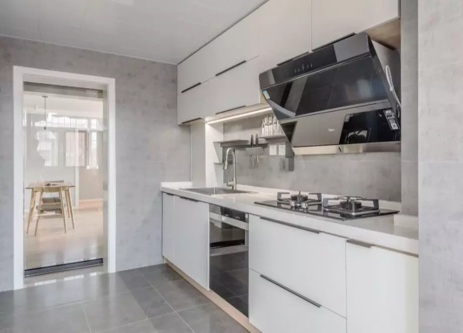 厨房的吊柜底部还可以装灯带？这样用起来更方便多了