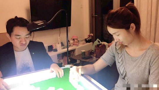 晒晒王祖蓝住的豪宅，在香港也住这么豪的房，难怪李亚男看得上他