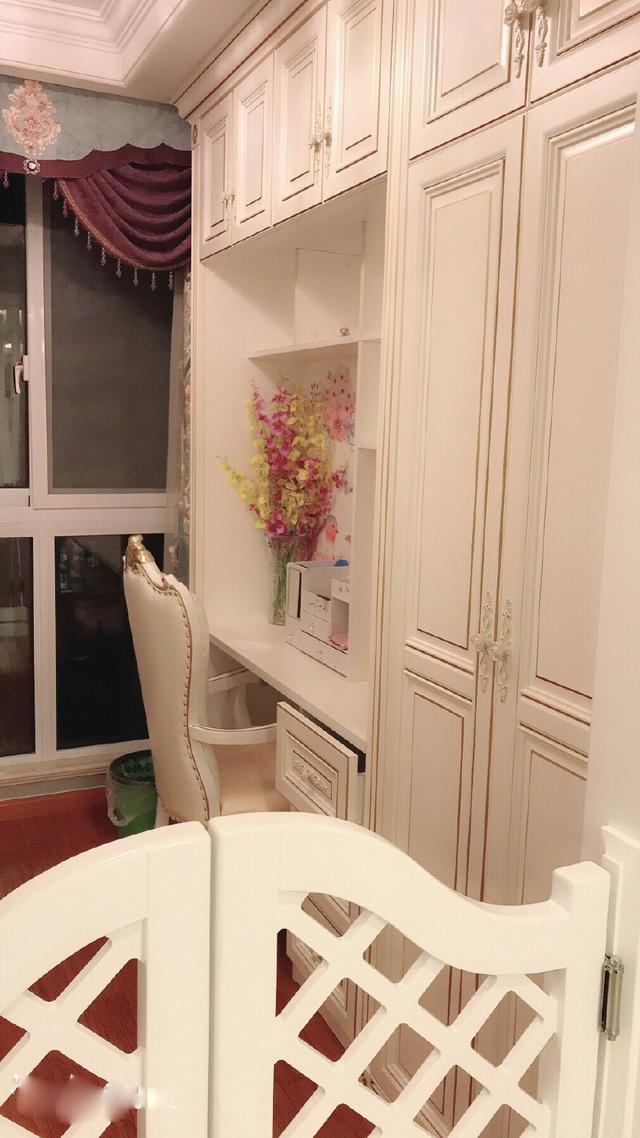 老公装修的新房豪华大气，来参观的人都说是小区里最漂亮的！