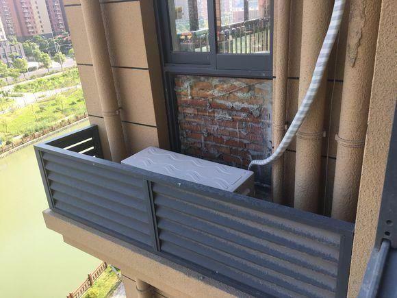 邻居把空调放我家平台上，找物业也没用，我家凭什么给你放空调！