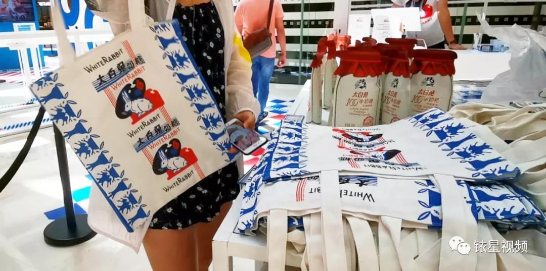 Mall与店 | “大白兔”60周年特展，重温童年奶香味……