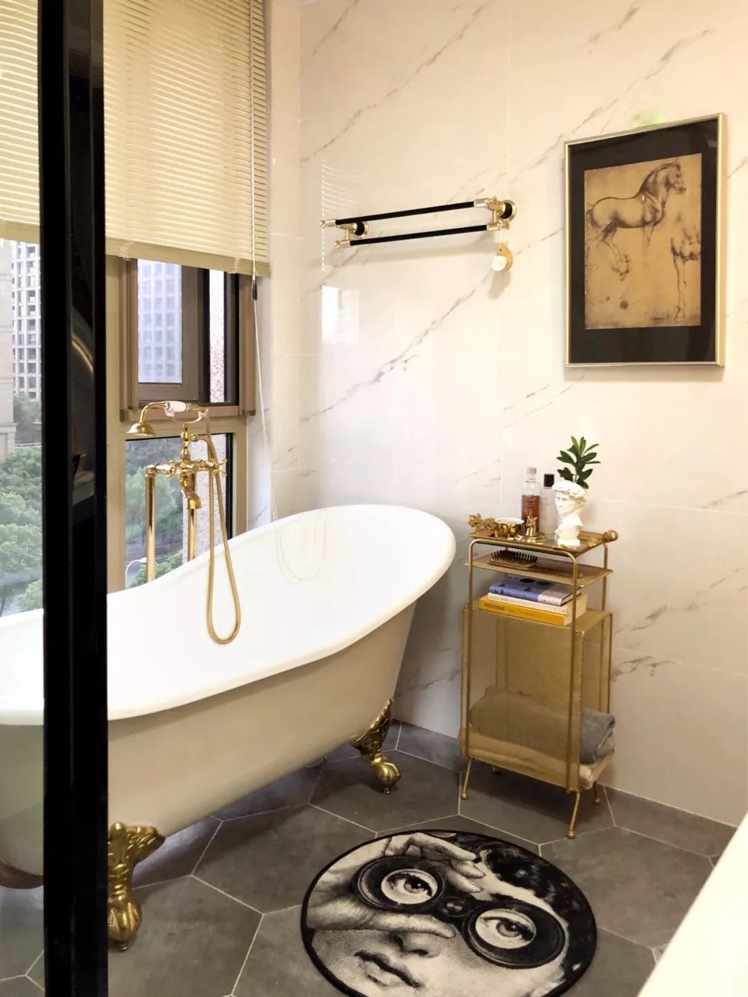 卫生间墙面砖，仿大理石质感，这叫高端！