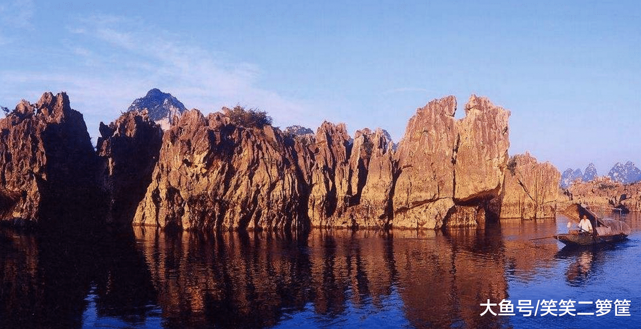 社區里人影來往，好像很忙碌的樣子