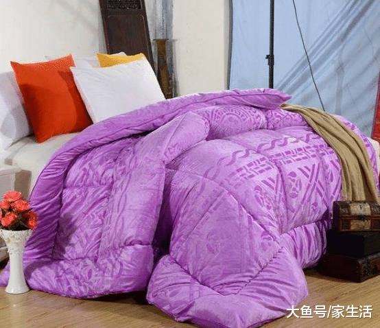 卧室万万别铺这几种被子, 预示着财运变差, 有钱人一早就知道了