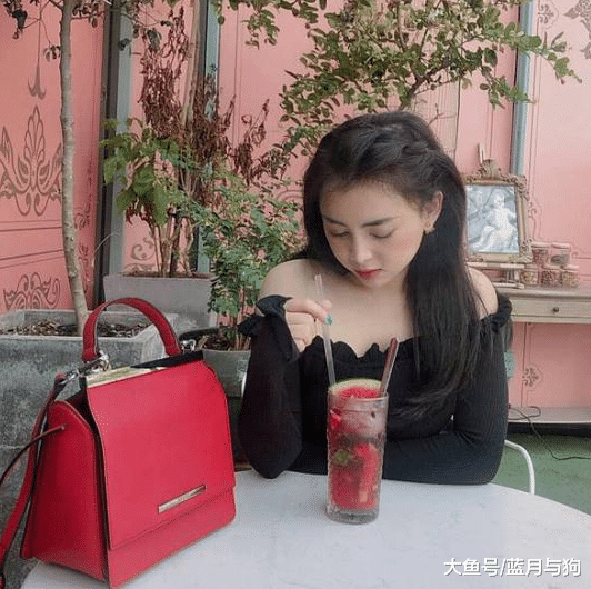 夫妻辛苦培养6个漂亮又优秀的女儿，现全都成年却愁她们嫁不出去