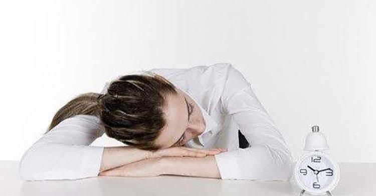 怎么熬夜不“伤”皮肤？