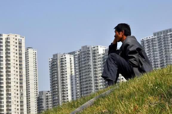 百城平均房价超过1.4万 高房价成为压在人们头顶上一座大山