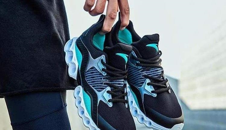 在中国烂大街的国产跑鞋，出口换个“马甲”成了奢侈品，网友：真骄傲