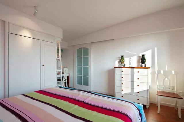 晒晒我家182平复式楼美式装修，客厅的小碎花窗帘让人喜欢！