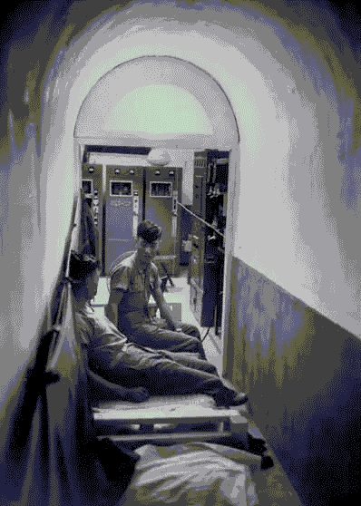 1958年炮击金门老照片: 国军军营墙被打个大窟窿, 我军炮弹威力巨大!