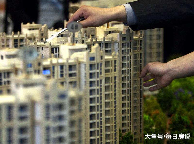 今明两年，该选“买房”还是“现金”？有房后悔？内行一句话点醒