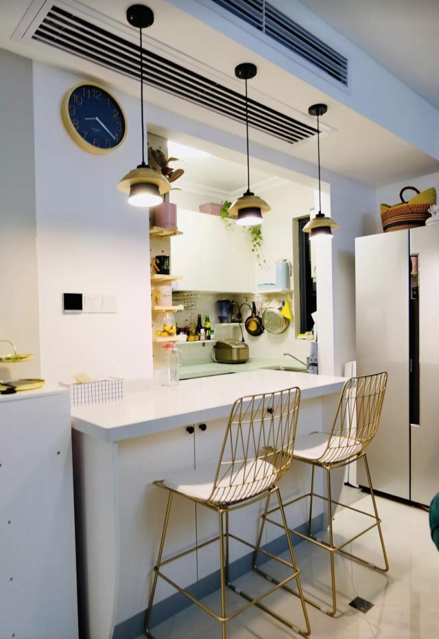 一家三口的新房，晒晒，餐厅设卡座很抢眼，电视墙打满柜子真聪明