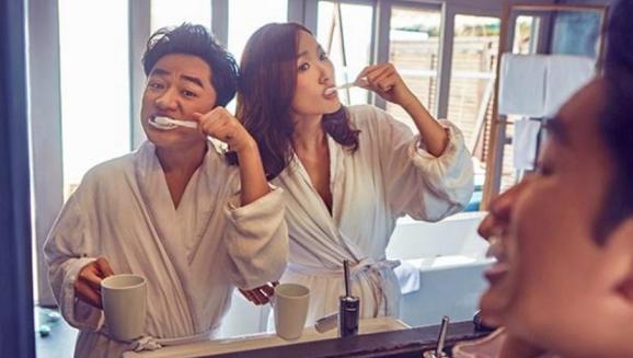 晒晒王祖蓝在香港的家，平时在家连灯也不舍得开，生活也太节俭了