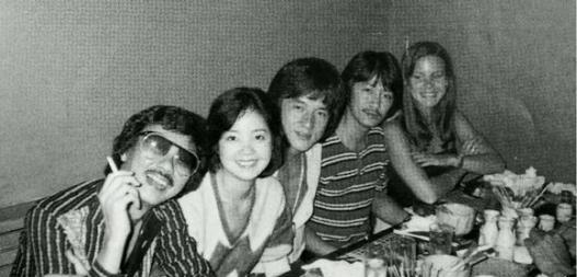 与成龙3年地下情，心碎分手，邓丽君的悲凉不止于此