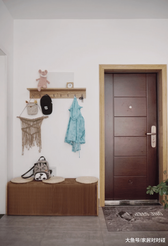 69㎡小宅, 打通沙发墙实用极了! 阳光房改餐厅把人迷住, 晒晒全屋