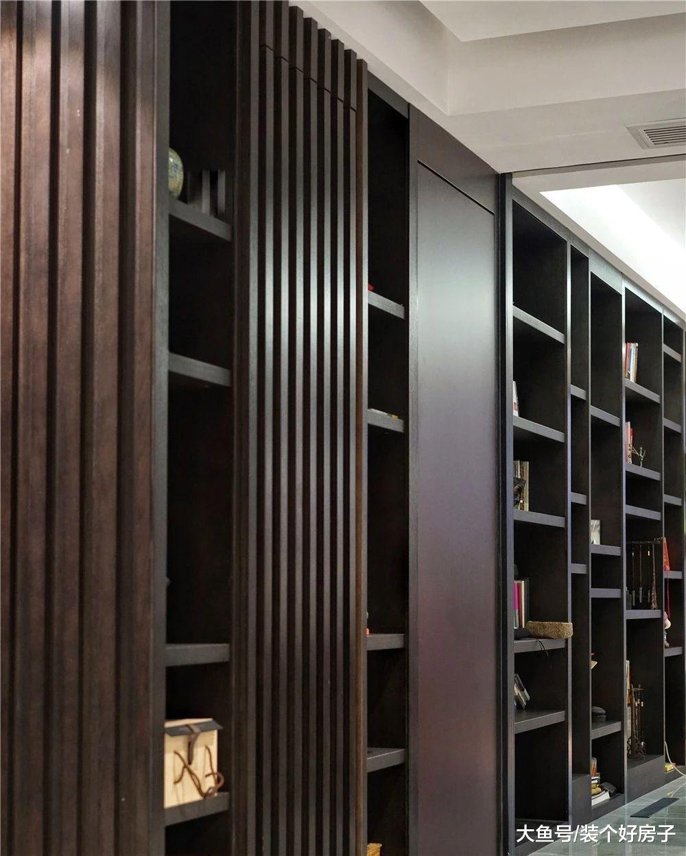 她亲手打造出与井柏然同款的家, 在书墙里藏下卧室和书房!