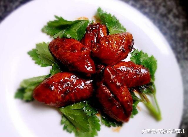 做可乐鸡翅用一个小技巧，做出干净美味腥味，不柴不老鲜嫩非常