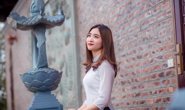 继母庆生，妻假装孝顺送礼一万，6岁儿子说漏一事我六年婚姻到头