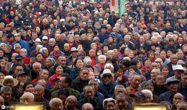 其他城市零门槛落户没人去，这座城563万人拼抢7000个落户名额！