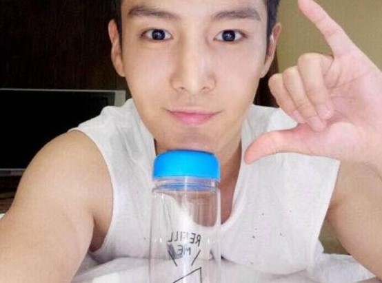 晒晒盛一伦住的豪宅，在家设计了健身房，每天都必须要锻炼