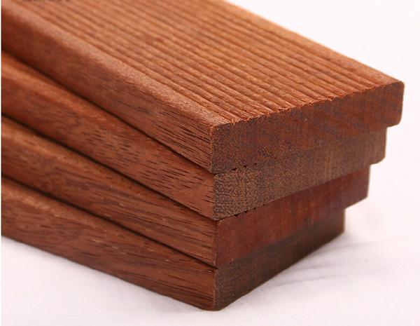 怎么区分真假实木地板？撬开一看才秒懂被商家坑了好多钱！