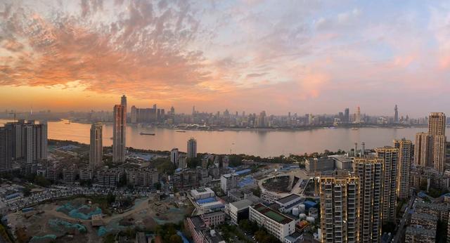 ?LPR下调房贷利率不降反升，50%的城市房价跌了