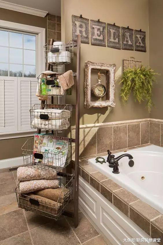 朋友家衛生間沒做一個柜子，用梯子就解決了所有收納，太實用了！