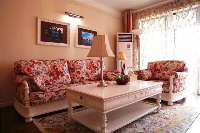 越来越多人不在客厅放茶几了，现在流行这么布置，太聪明了！