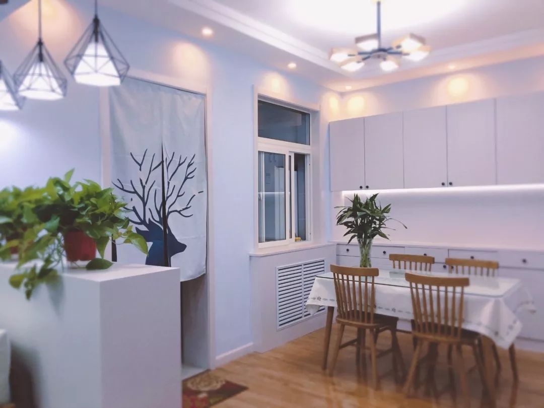 定制餐边柜，记得带抽屉，很方便的设计！