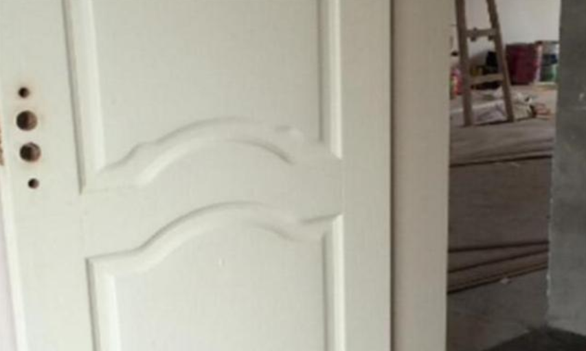 木门有问题，师傅却说我不懂，而把照片给他看后，他不说话了