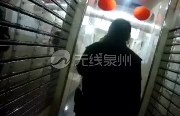 事发石狮！七旬老汉挥刀割腕，发生什么事？