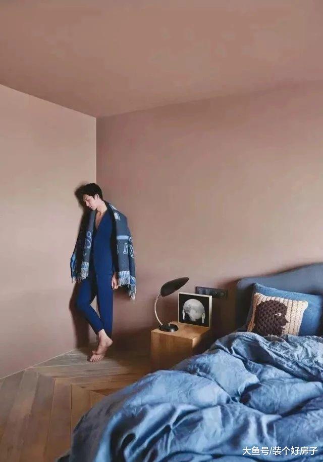 她亲手打造出与井柏然同款的家, 在书墙里藏下卧室和书房!