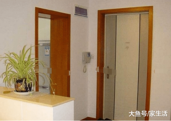 若是工人这样给你安装木门, 不返工别给钱, 后悔当初不懂行