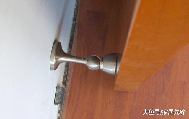 家里装修别把门吸装这个位置，懊悔当初不懂，入住才知有多坑