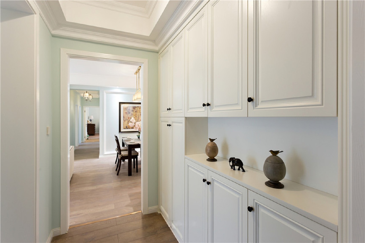 清爽简约美式3房2厅装修图，客厅沙发背景墙的设计真好看！