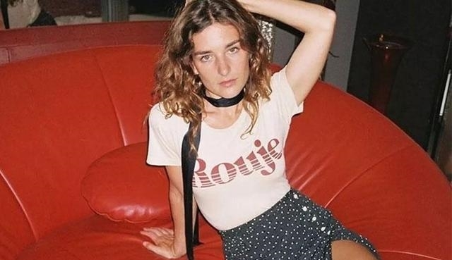 夏日T恤这样穿搭，想不漂亮都难！洋气减龄轻松摆脱路人感