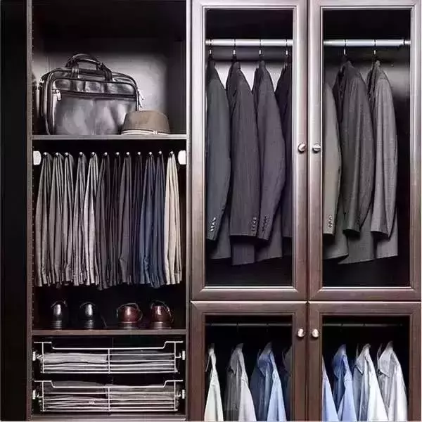 找一件衣服翻乱整个衣柜？做好衣柜内部设计，轻松解决收纳难题！