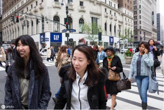 美国人一直不明白：不工作的中国人，哪来的那么多钱买房？